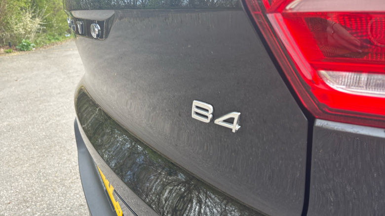 Volvo Xc40 2.0 B4P R DESIGN Pro 5dr Auto [7 speed] Petrol Estate